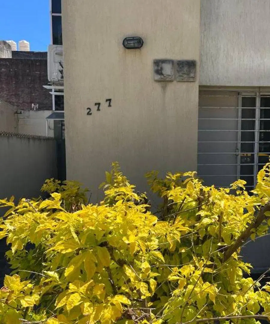 DEPARTAMENTO MONOAMBIENTE MUY LUMNINOSO EN MORON, ZONA TRIBUNALES. 3
