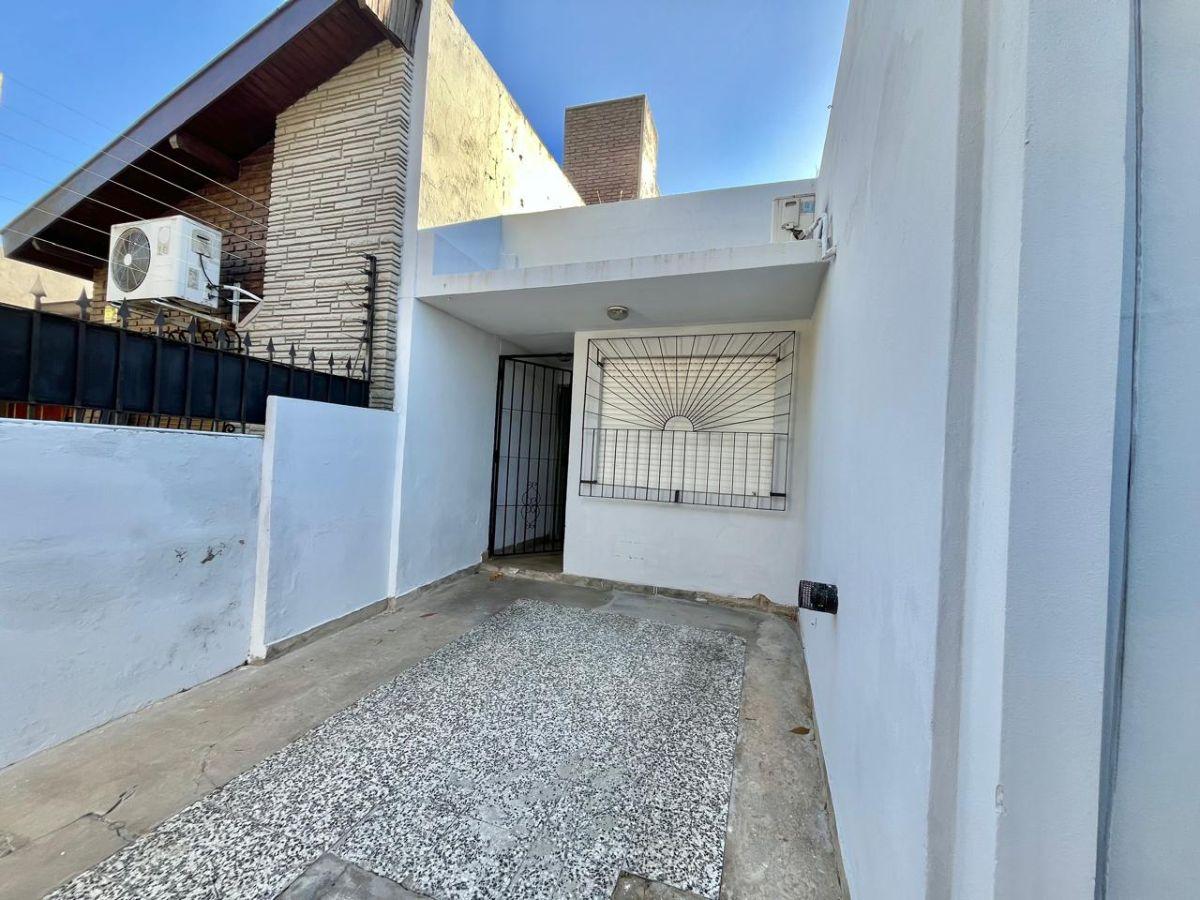 Casa PH en venta en Ituzaingó Norte villa Ariza desarrollada en una sola planta