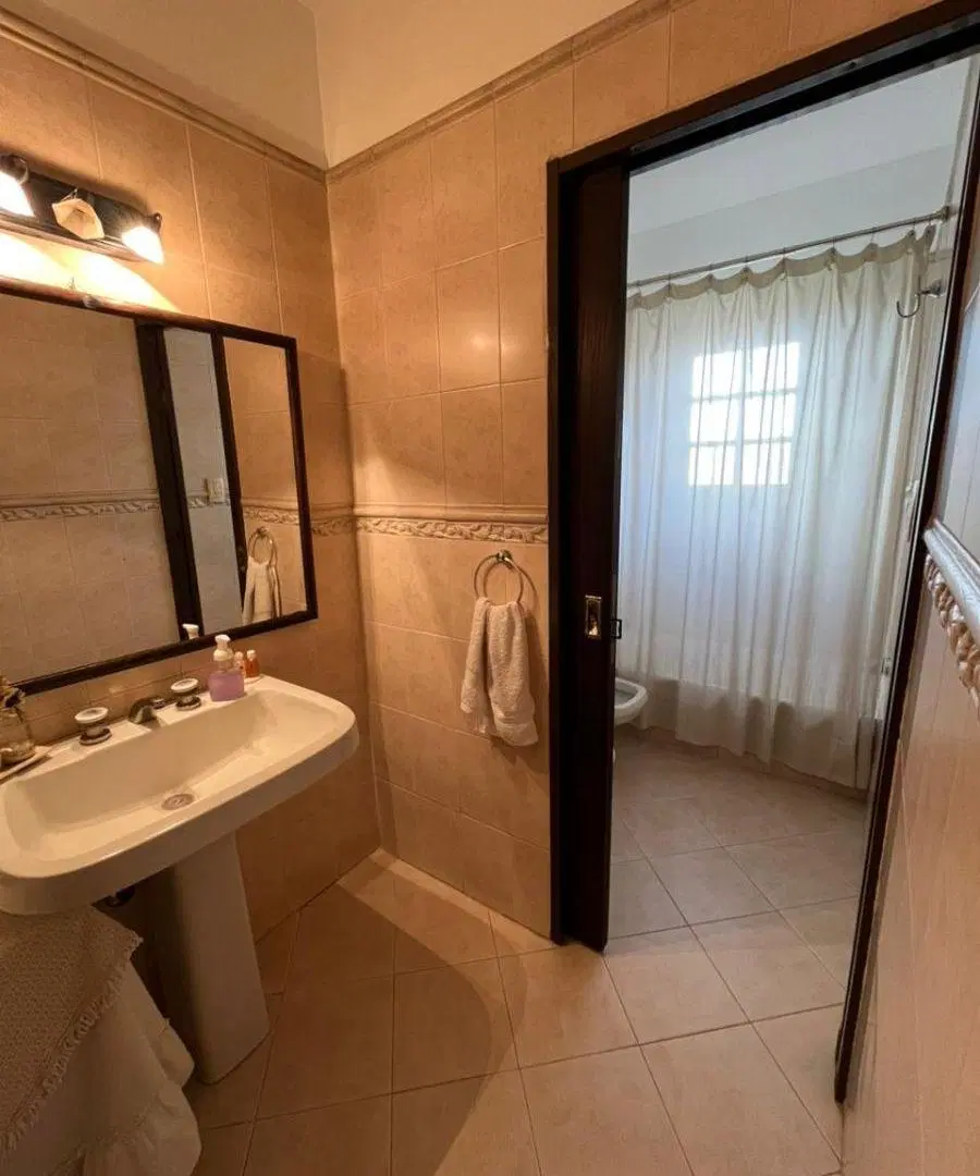 Chalet en planta baja sobre lote de 900m2 en Castelar Norte - Zona Residencial 3