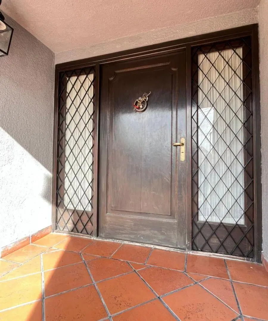 Chalet en planta baja sobre lote de 900m2 en Castelar Norte - Zona Residencial 4