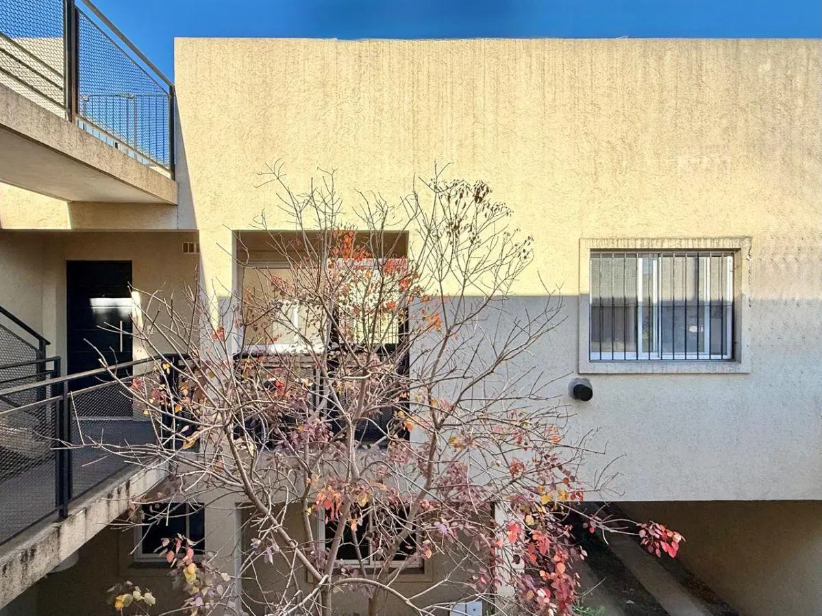 Departamento tres ambientes en venta en Castelar 2
