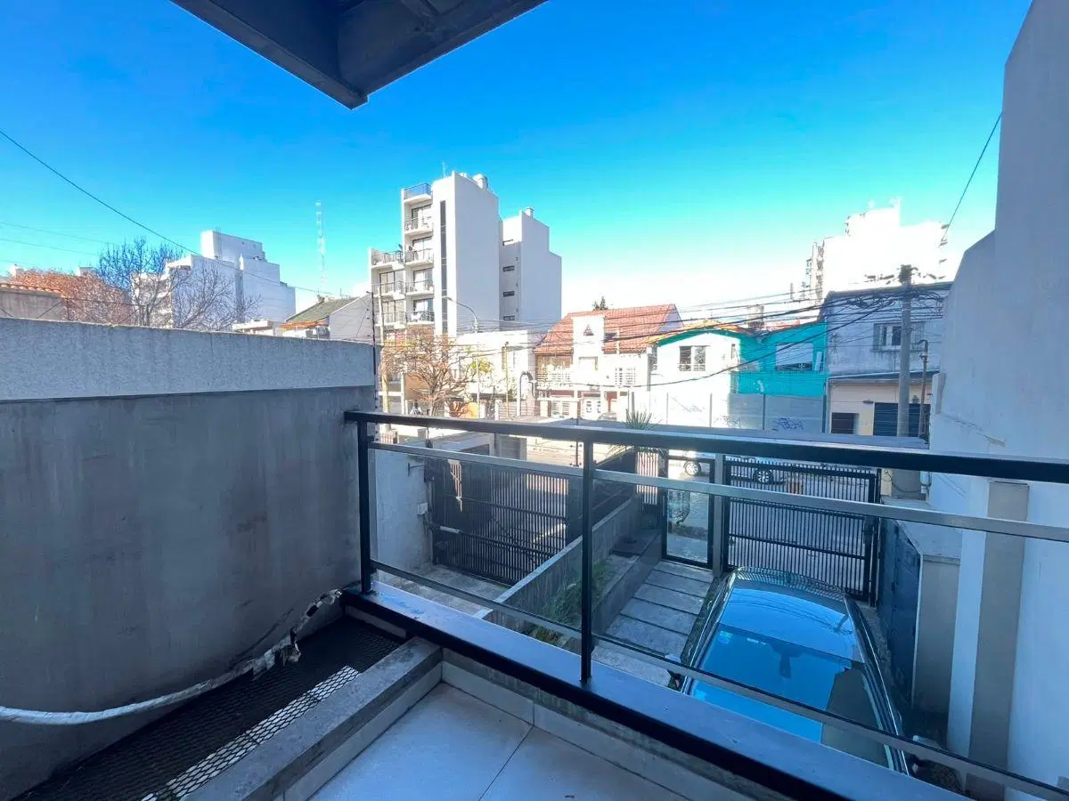 Hermoso dos ambientes moderno a estrenar en Morón centro. 8