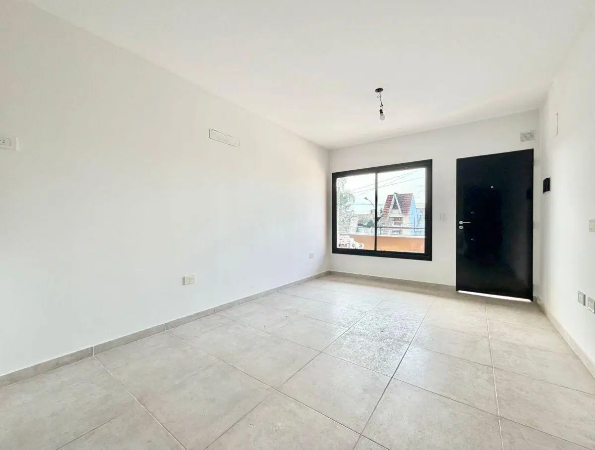 Departamento en venta en Castelar Norte 2