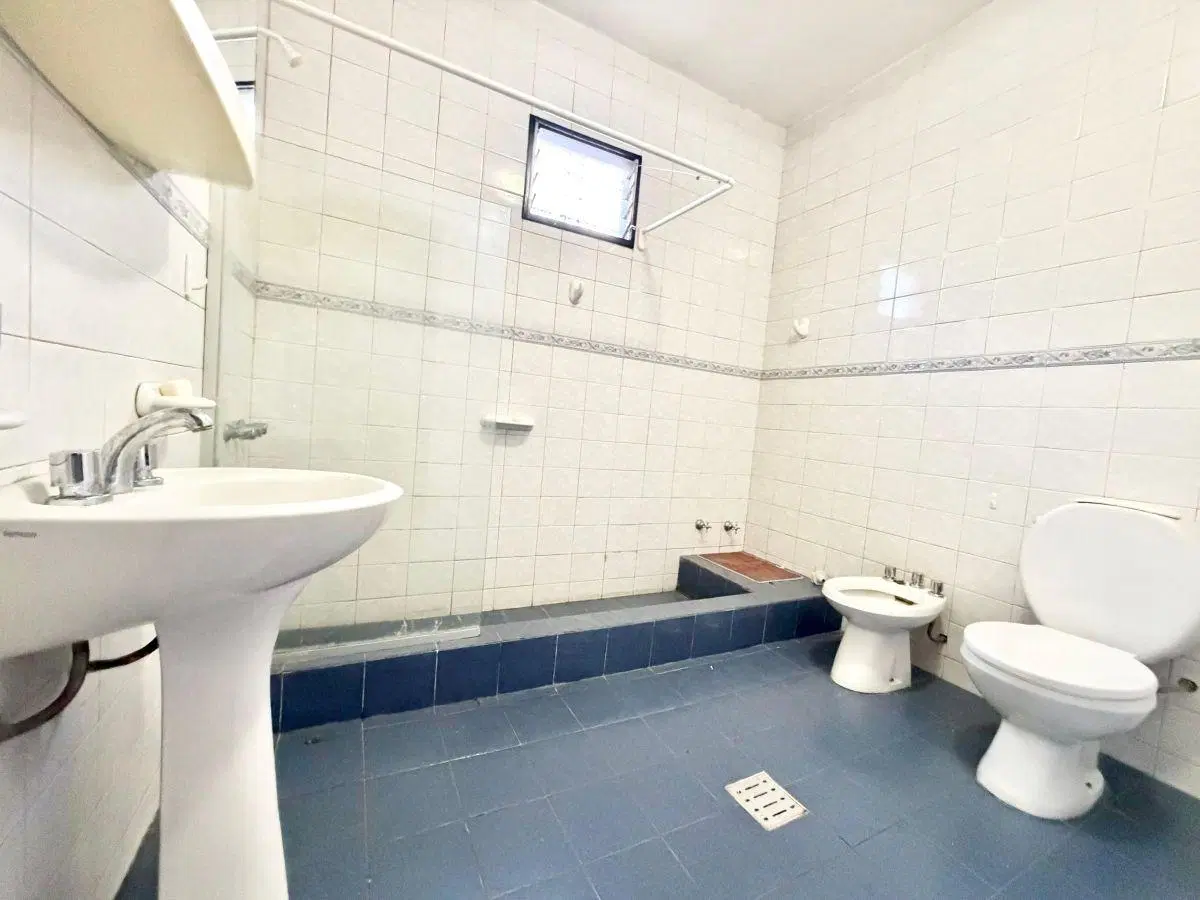 CASA EN ALQUILER EN CASTELAR SUR 2