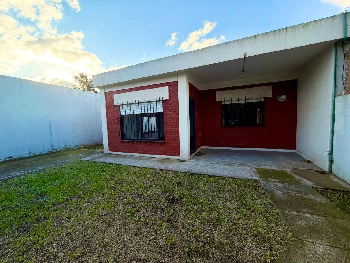 CASA EN ALQUILER EN CASTELAR SUR 1