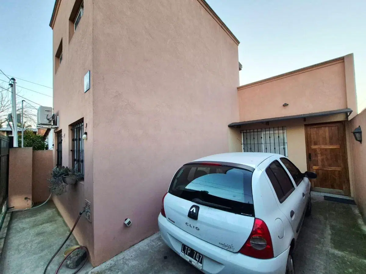 PH al frente de 205 m² con 3 habitaciones en venta en Ituzaingó Norte 2
