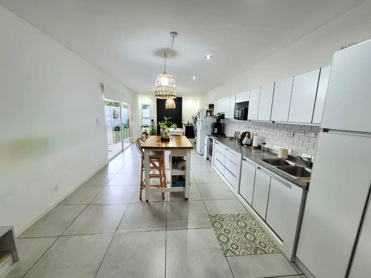 PH al frente de 205 m² con 3 habitaciones en venta en Ituzaingó Norte 5