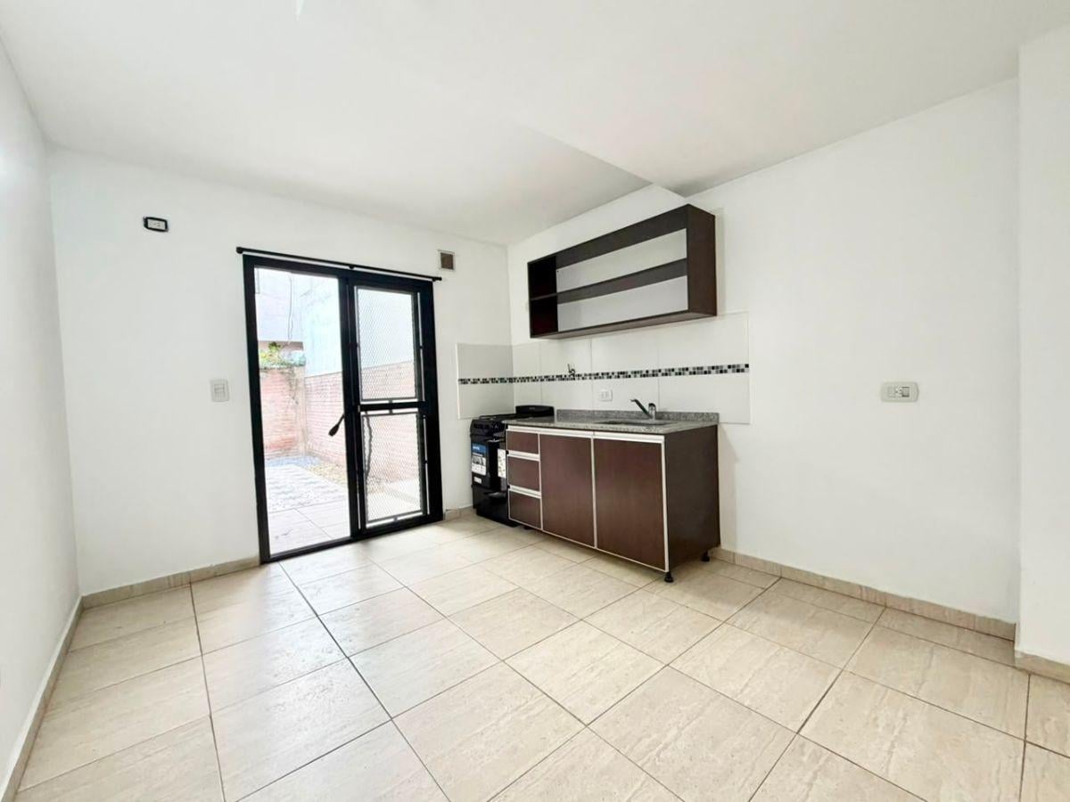 Foto de Duplex en Alquiler en Villa Udaondo, imagen 4