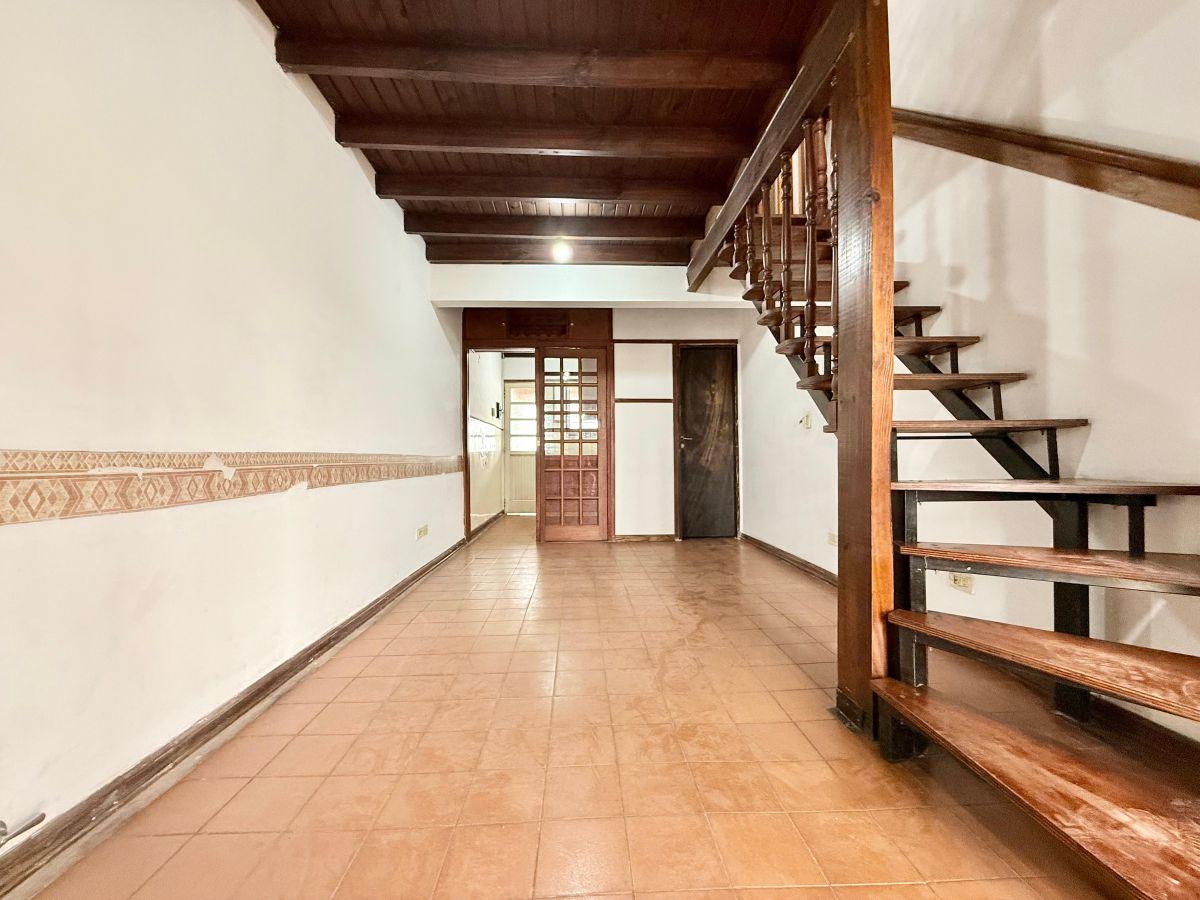 Foto de DÚPLEX DE 3 AMBIENTES CON ENTRADA DE AUTO - ITUZAINGÓ SUR, imagen 2