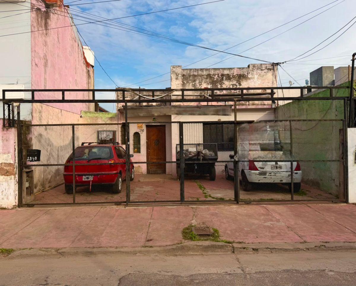 Foto de CASA EN VENTA EN CASTELAR SUR, imagen 2