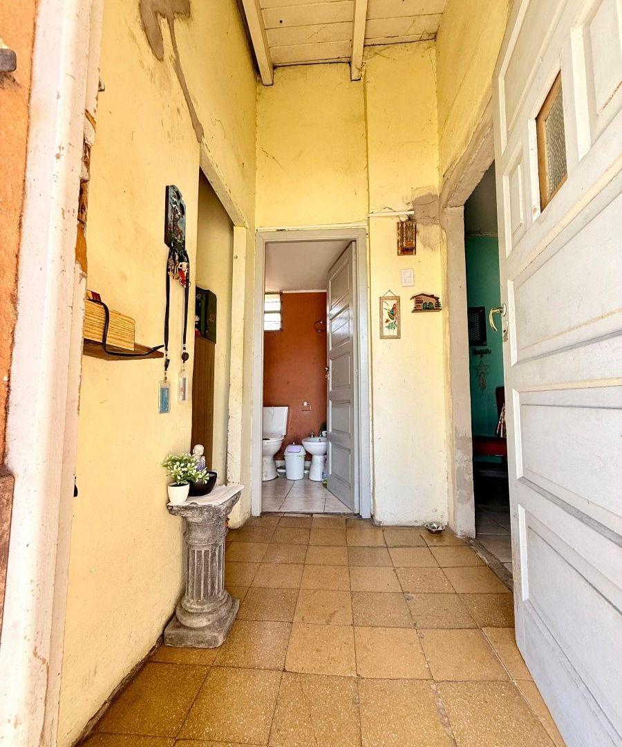 Foto de CASA EN VENTA - ITUZAINGÓ SUR - AMPLIO FRENTE Y ESPACIO LIBRE, imagen 4