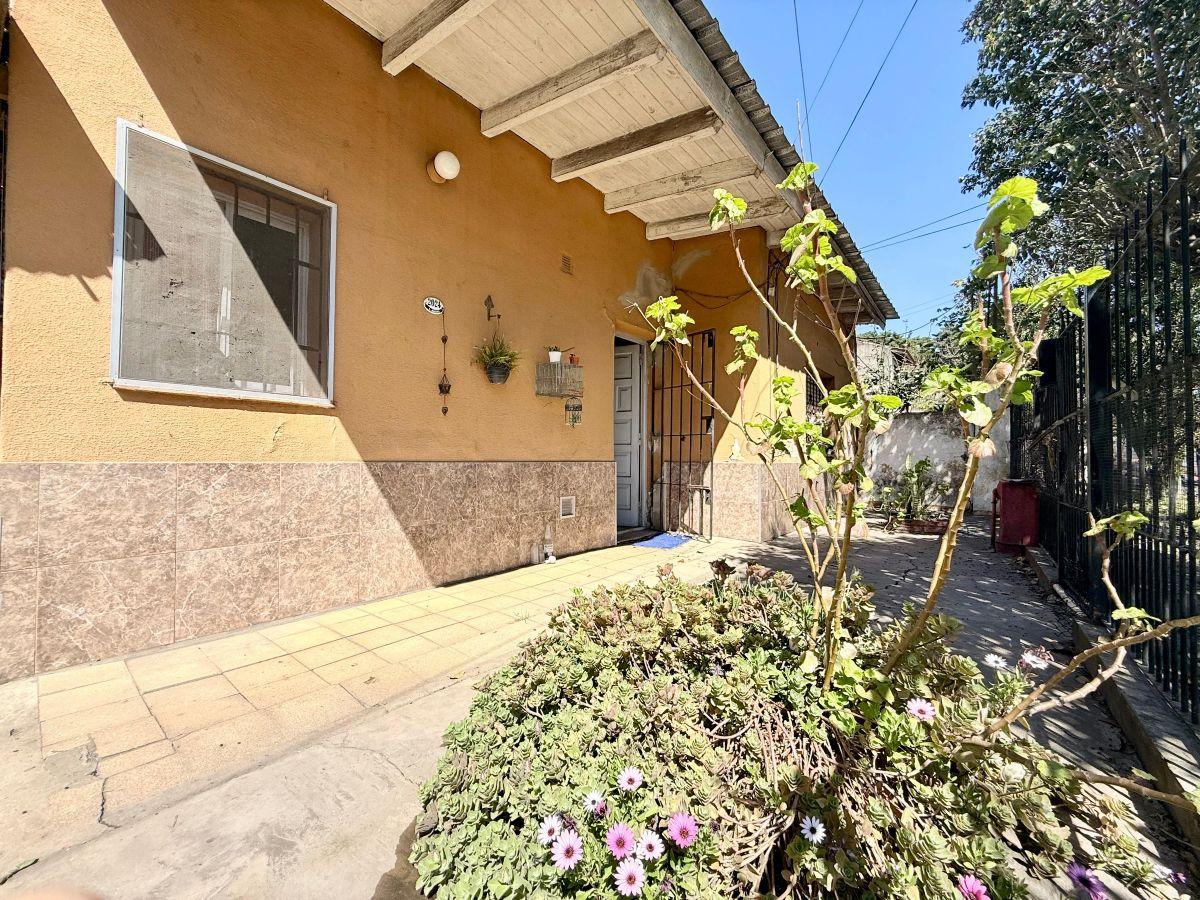 Foto de CASA EN VENTA - ITUZAINGÓ SUR - AMPLIO FRENTE Y ESPACIO LIBRE, imagen 2