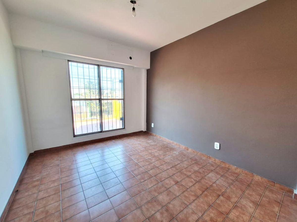 Foto de EXCELENTE CASA EN ALQUILER SOBRE LOTE PROPIO DE 10 X 40 METROS, imagen 4