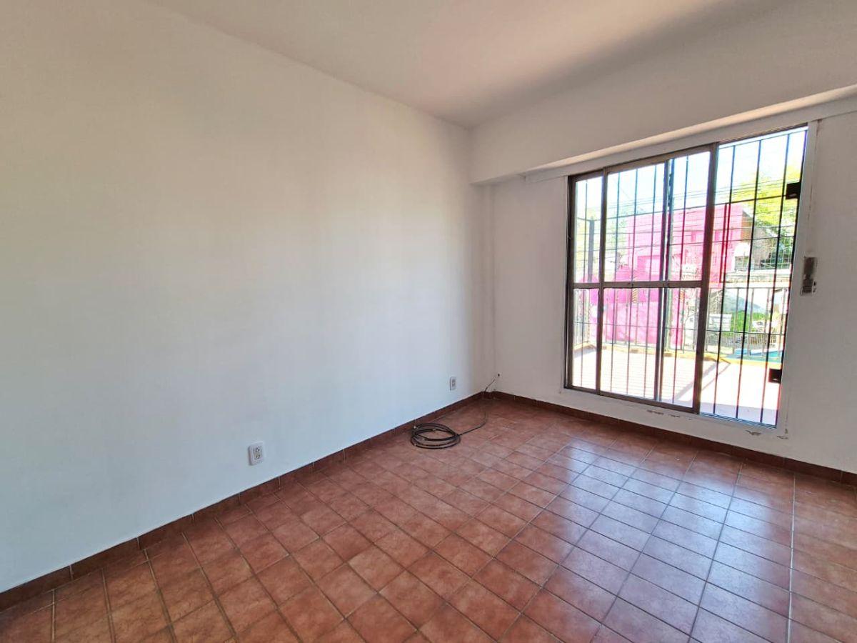 Foto de EXCELENTE PROPIEDAD SOBRE LOTE PROPIO DE 10 X 40 METROS SOBRE AV RATTI, imagen 5
