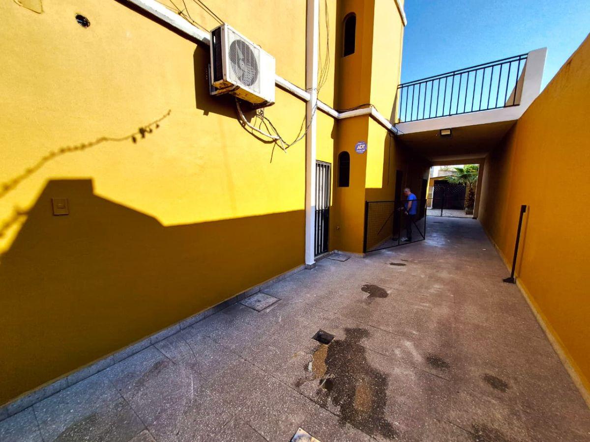 Foto de EXCELENTE PROPIEDAD SOBRE LOTE PROPIO DE 10 X 40 METROS SOBRE AV RATTI, imagen 2