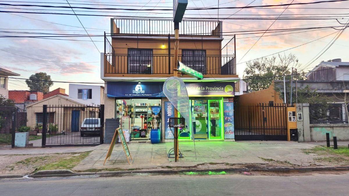 Foto de EXCELENTE PROPIEDAD SOBRE LOTE PROPIO DE 10 X 40 METROS SOBRE AV RATTI, imagen 1