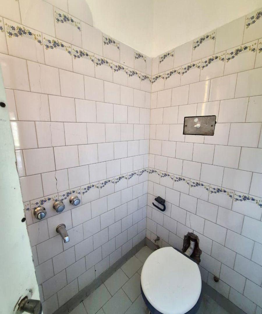 Foto de EXCELENTE PROPIEDAD SOBRE LOTE PROPIO DE 10 X 40 METROS SOBRE AV RATTI, imagen 3