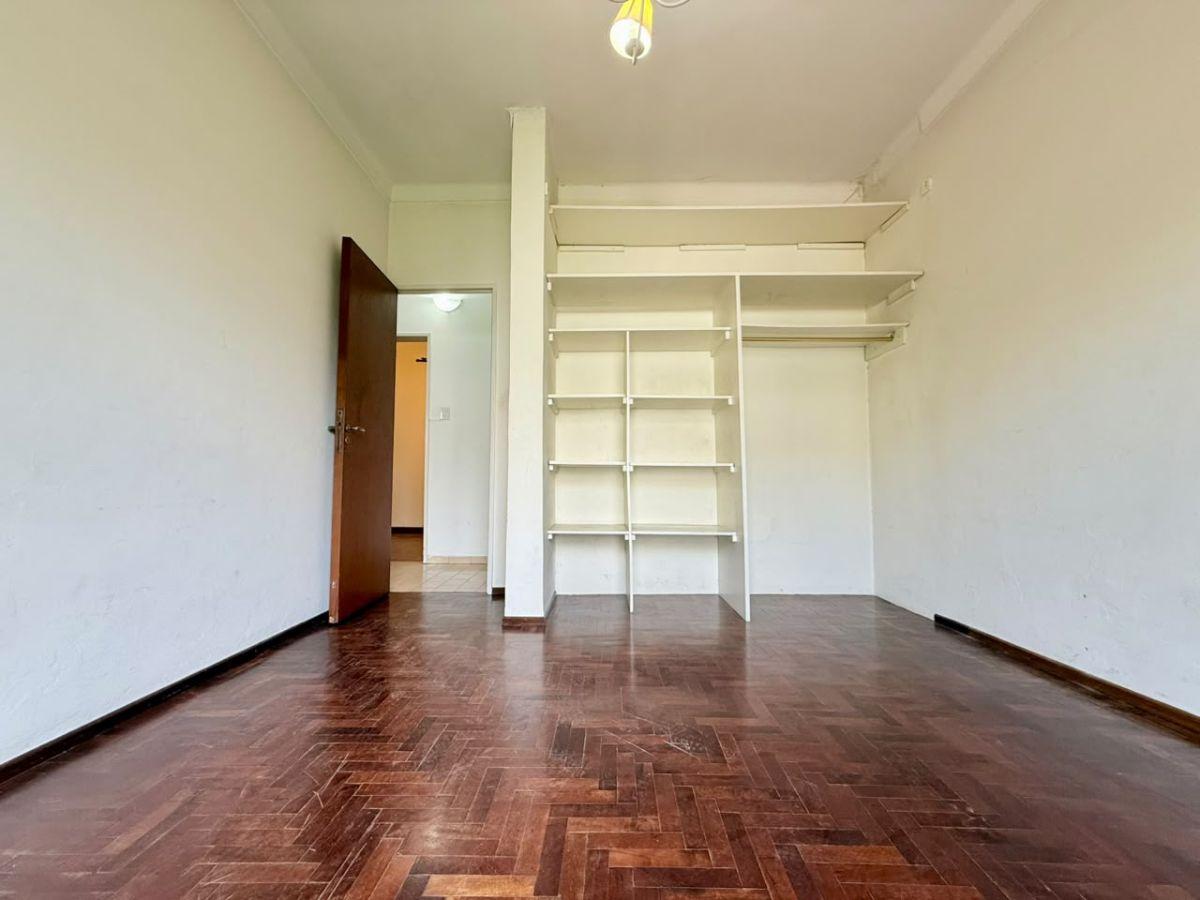 Foto de Casa con 2 dormitorios y parque en alquiler en Ituzaingó Sur, imagen 4