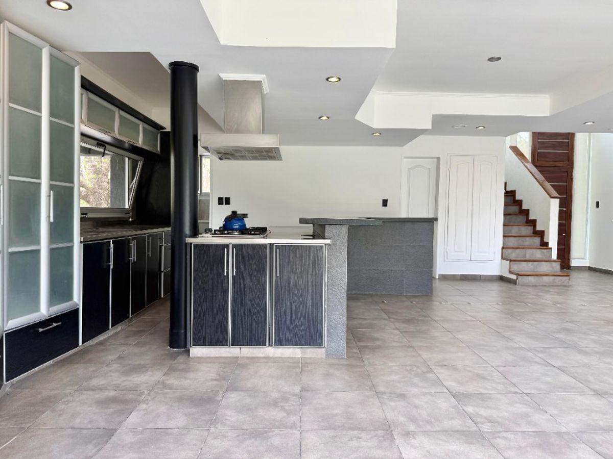 Foto de CASA MODERNA dentro del Barrio Santa Ana sobre lote de 1450, imagen 5