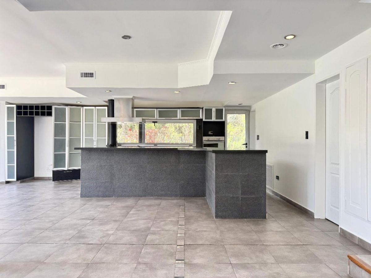 Foto de CASA MODERNA dentro del Barrio Santa Ana sobre lote de 1450, imagen 3