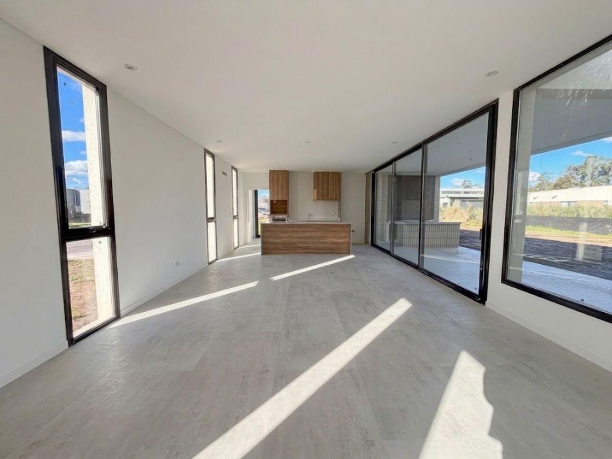 Foto de Casa a estrenar en Barrio Cerrado "Fincas de Alvarez" de estilo, imagen 3