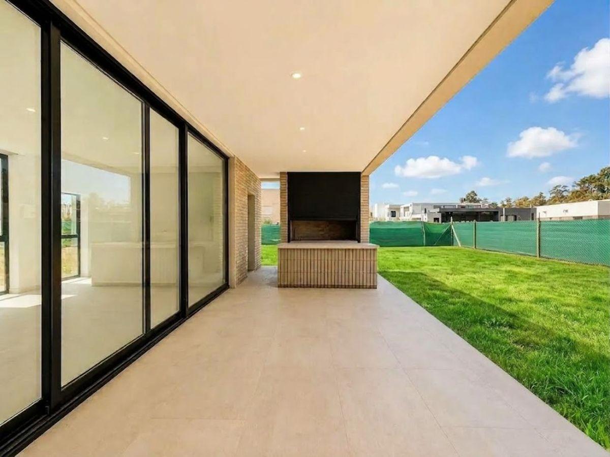 Foto de Casa a estrenar en Barrio Cerrado "Fincas de Alvarez" de estilo, imagen 5