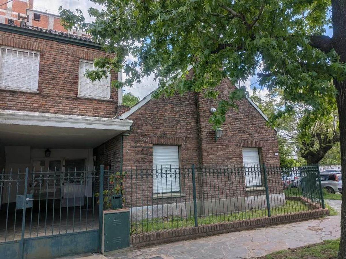 Foto de Casa de 200 m² con 4 habitaciones en venta en Ituzaingó Sur, imagen 4