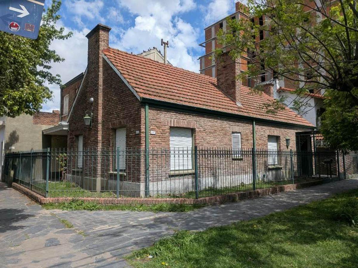 Foto de Casa de 200 m² con 4 habitaciones en venta en Ituzaingó Sur, imagen 1