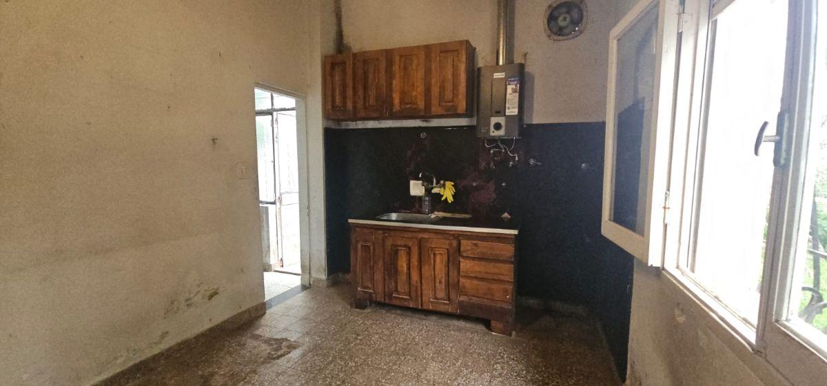 Miguel Cane 1382- Casa a refaccionar patio trasero y espacio verde