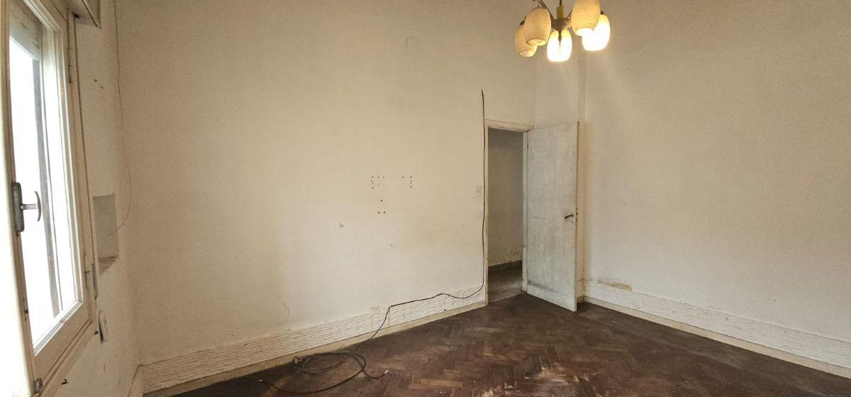 Miguel Cane 1382- Casa a refaccionar patio trasero y espacio verde