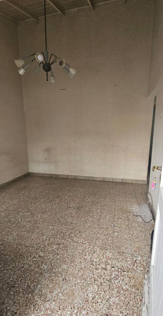 Foto de Miguel Cane 1382- Casa a refaccionar patio trasero y espacio verde, imagen 2
