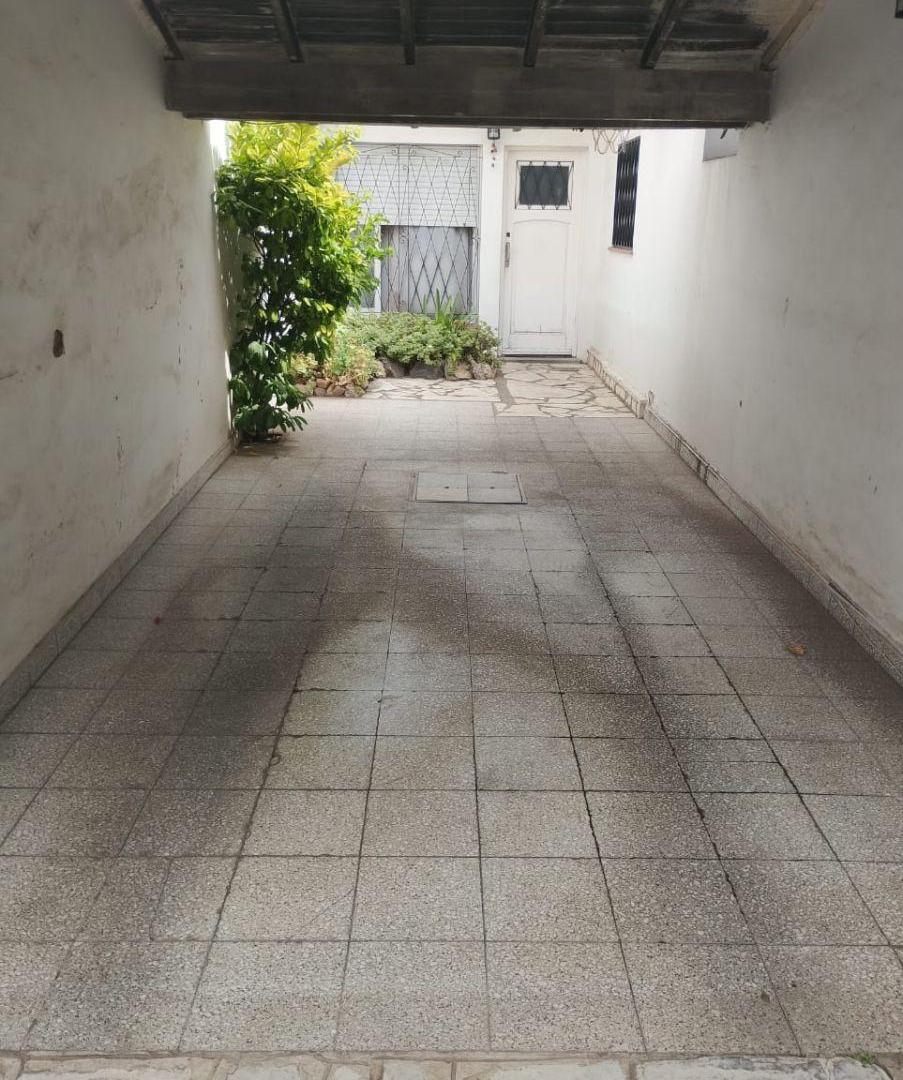 CASA DE 4 AMB EN CENTRO DE BANFIELD