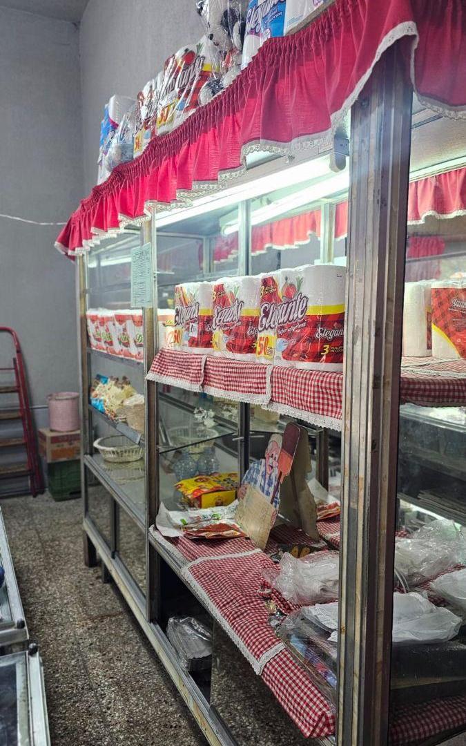 Foto de LOCAL EN GRAN ESQUINA CON DEPOSITO , COCHERA O SEGUNDO LOCAL!!, imagen 5