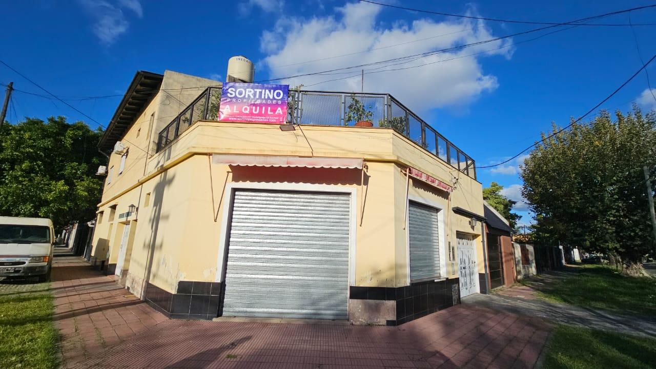 LOCAL EN GRAN ESQUINA CON DEPOSITO , COCHERA O SEGUNDO LOCAL!!