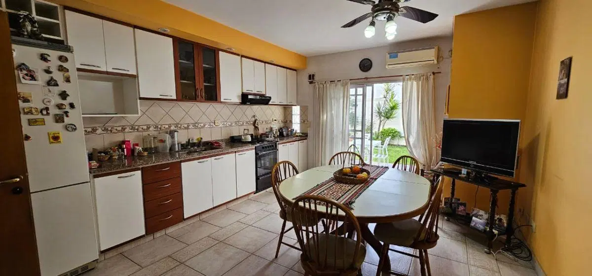 DÚPLEX DE CATEGORÍA EN ALQUILER – BANFIELD ESTE 8
