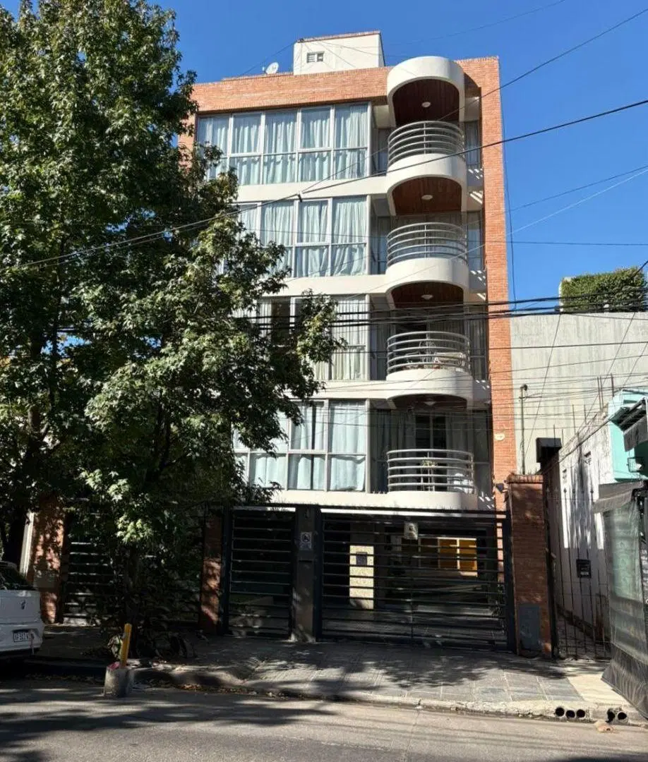 Hermoso piso de 4 ambientes en Castelar centro. 1