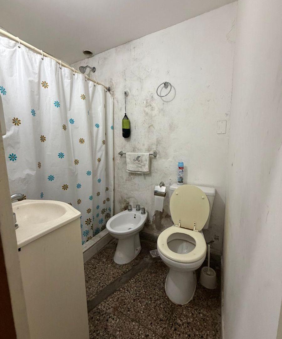 Foto de Casa Multifamiliar Con 3 Viviendas En Venta - Zapiola Castelar, imagen 3