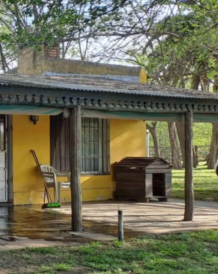 Campo de 8 hectáreas con casa, pileta y galpón en Lobos 3