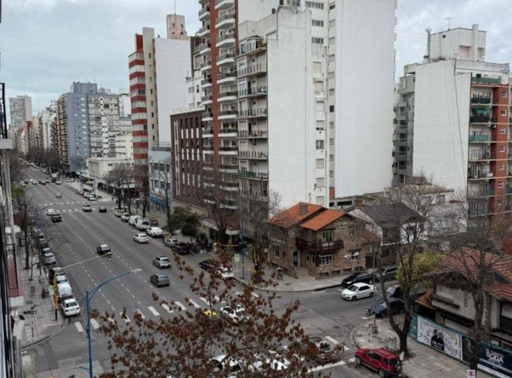 1 Amb a la calle con balcon 3