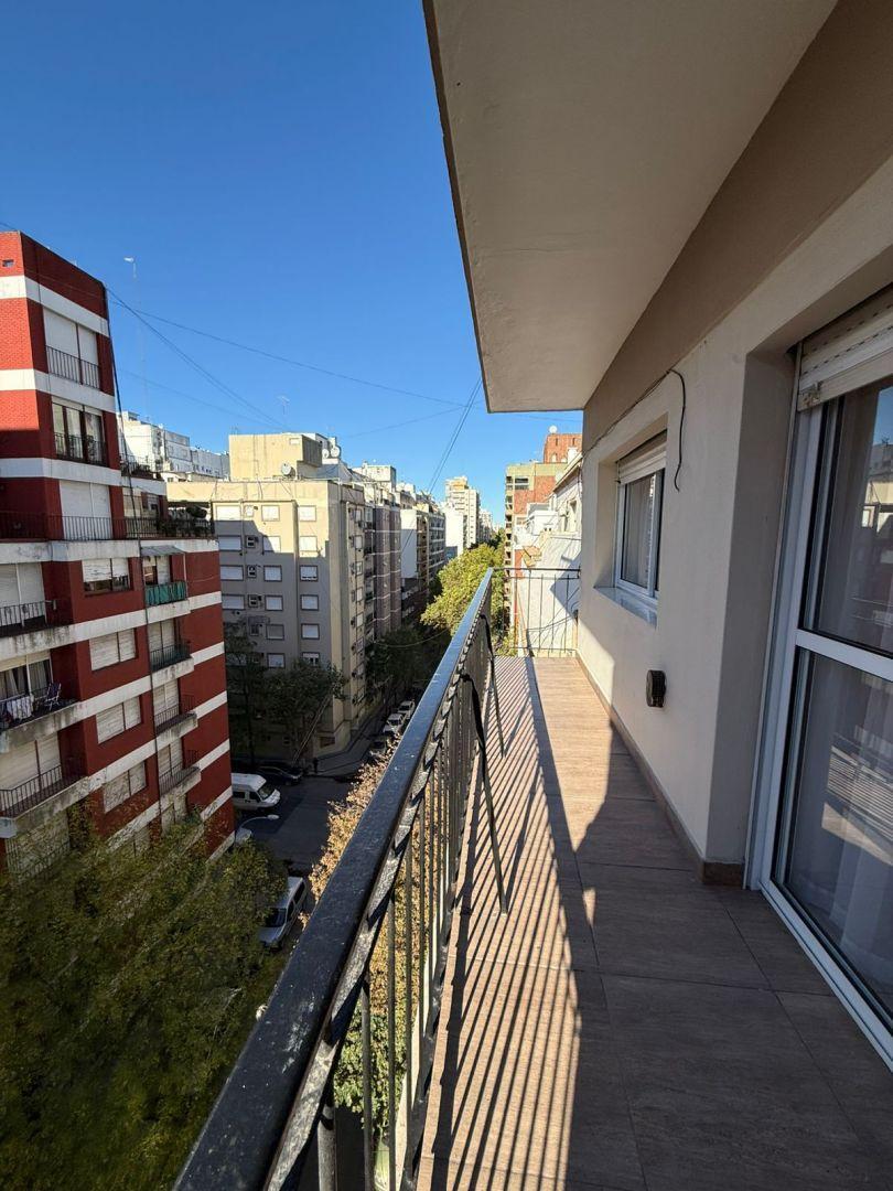 3 AMB con balcón corrido