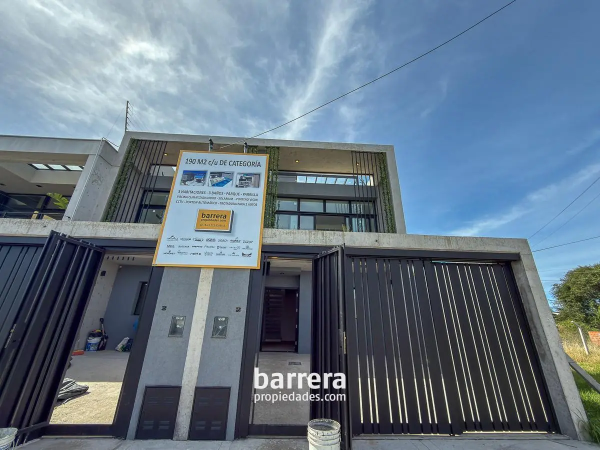 Triplex 4 amb de Primera Calidad a Estrenar - San Carlos 3
