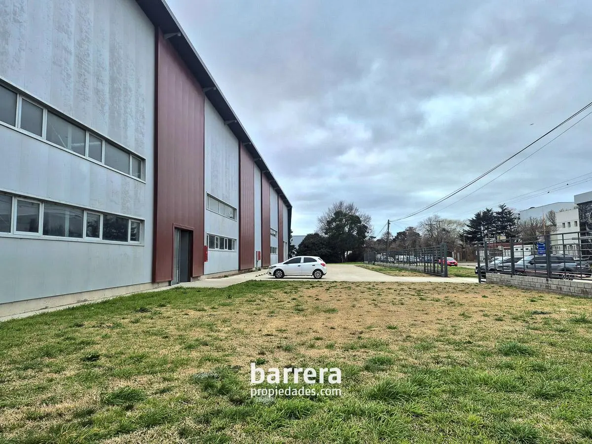 Galpoen de Excelentes DImensiones - Parque Industrial 5