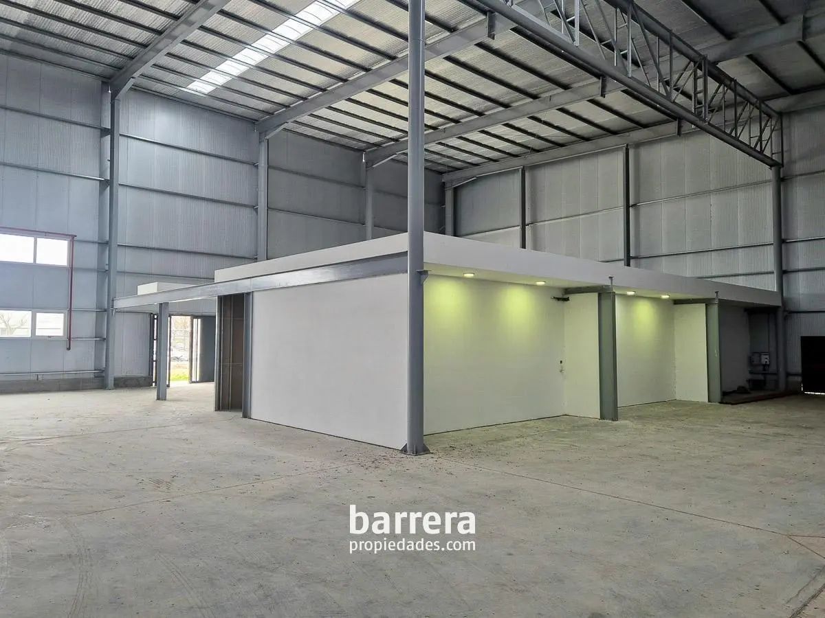 Galpoen de Excelentes DImensiones - Parque Industrial 4