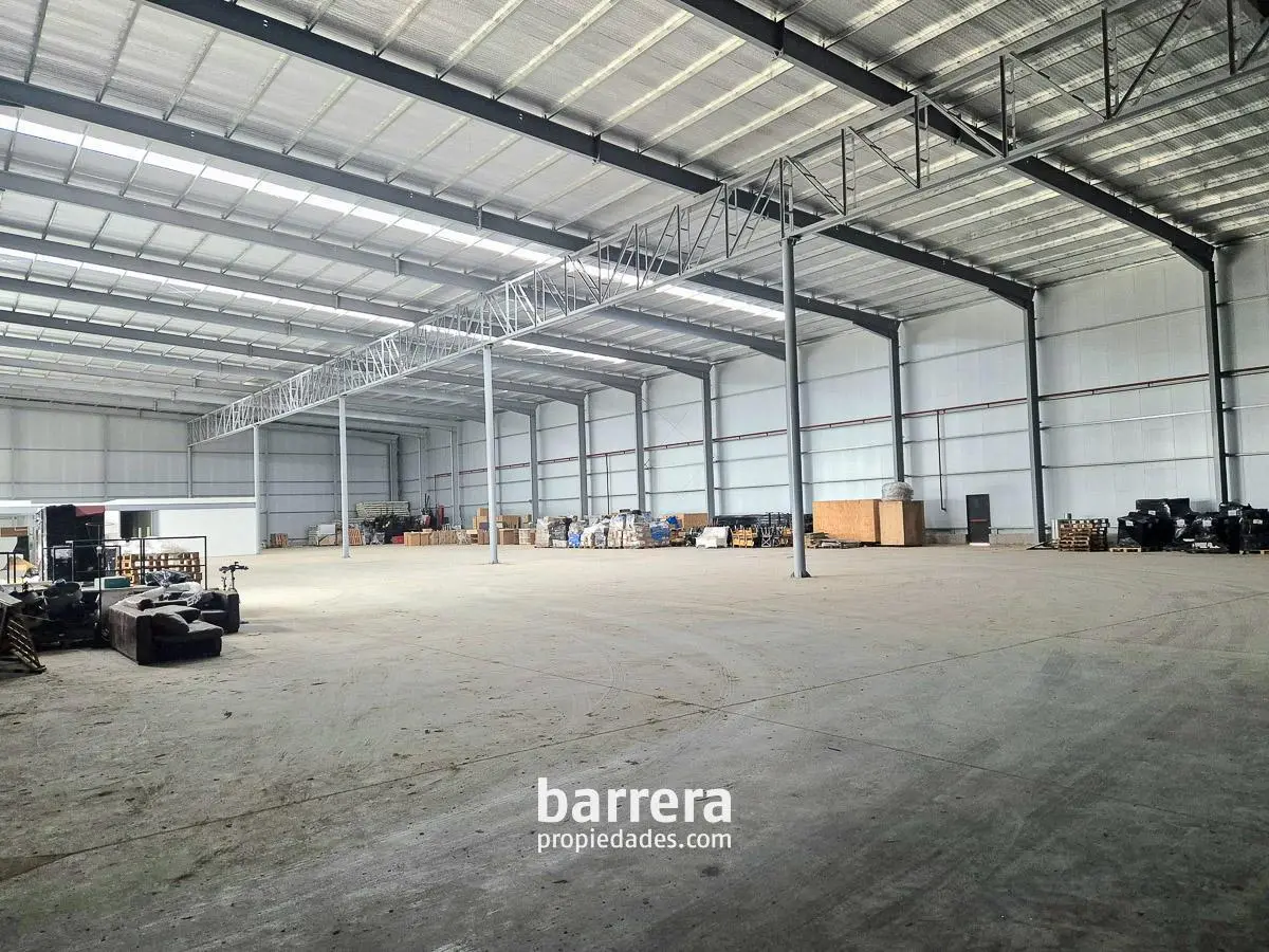 Galpoen de Excelentes DImensiones - Parque Industrial 1