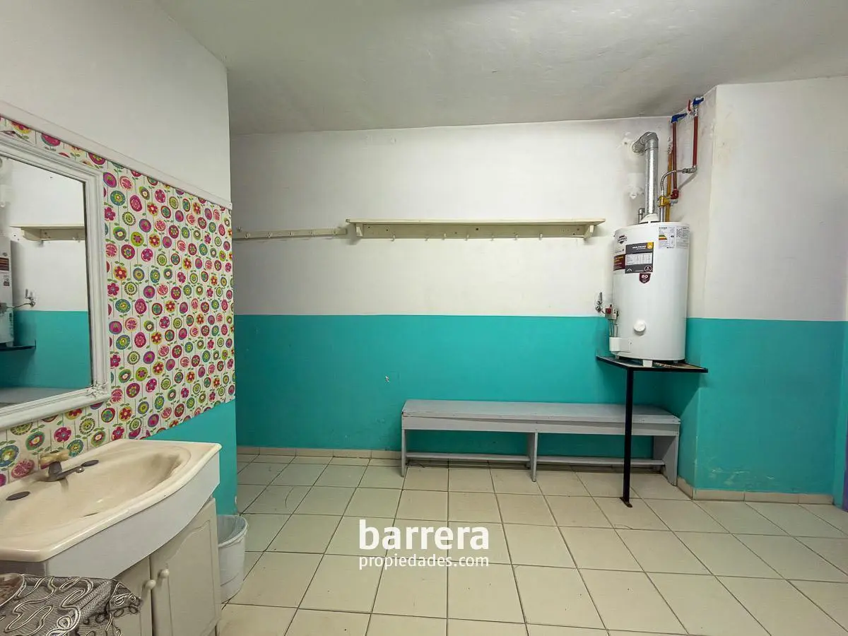 Gran PH de 431 m² en esquina: ideal showroom, oficinas o vivienda 8