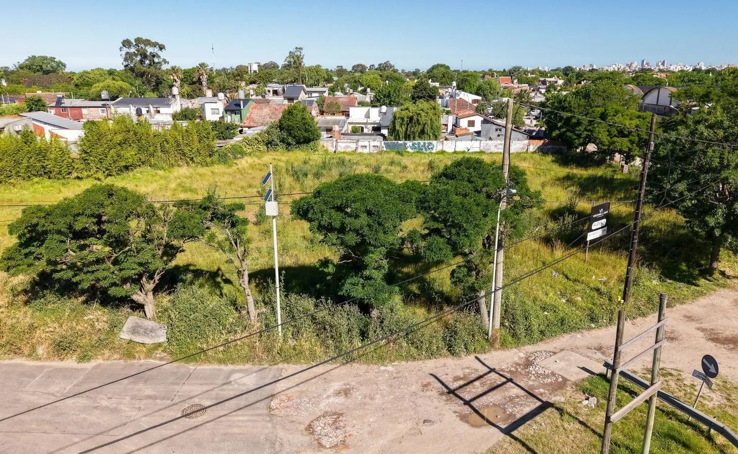 Terreno en Esquina Sobre Av Champagnat, 2300m2 4