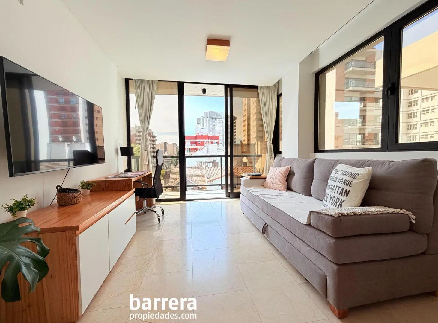 2 amb Moderno con Cochera y Vista Lateral Mar - Playa Grande (Se vende con muebles) 2