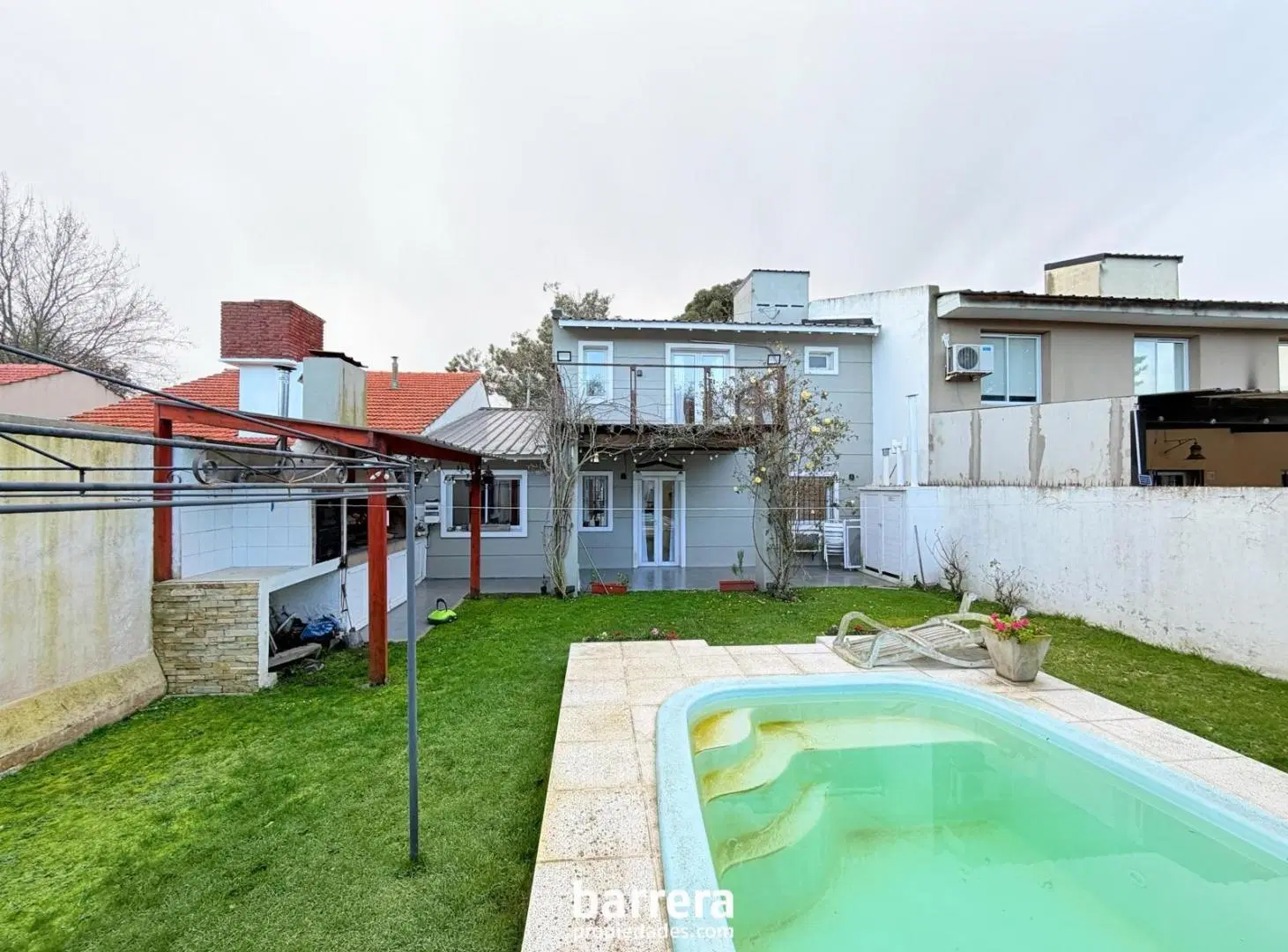 Casa de 4 ambientes con pileta 2