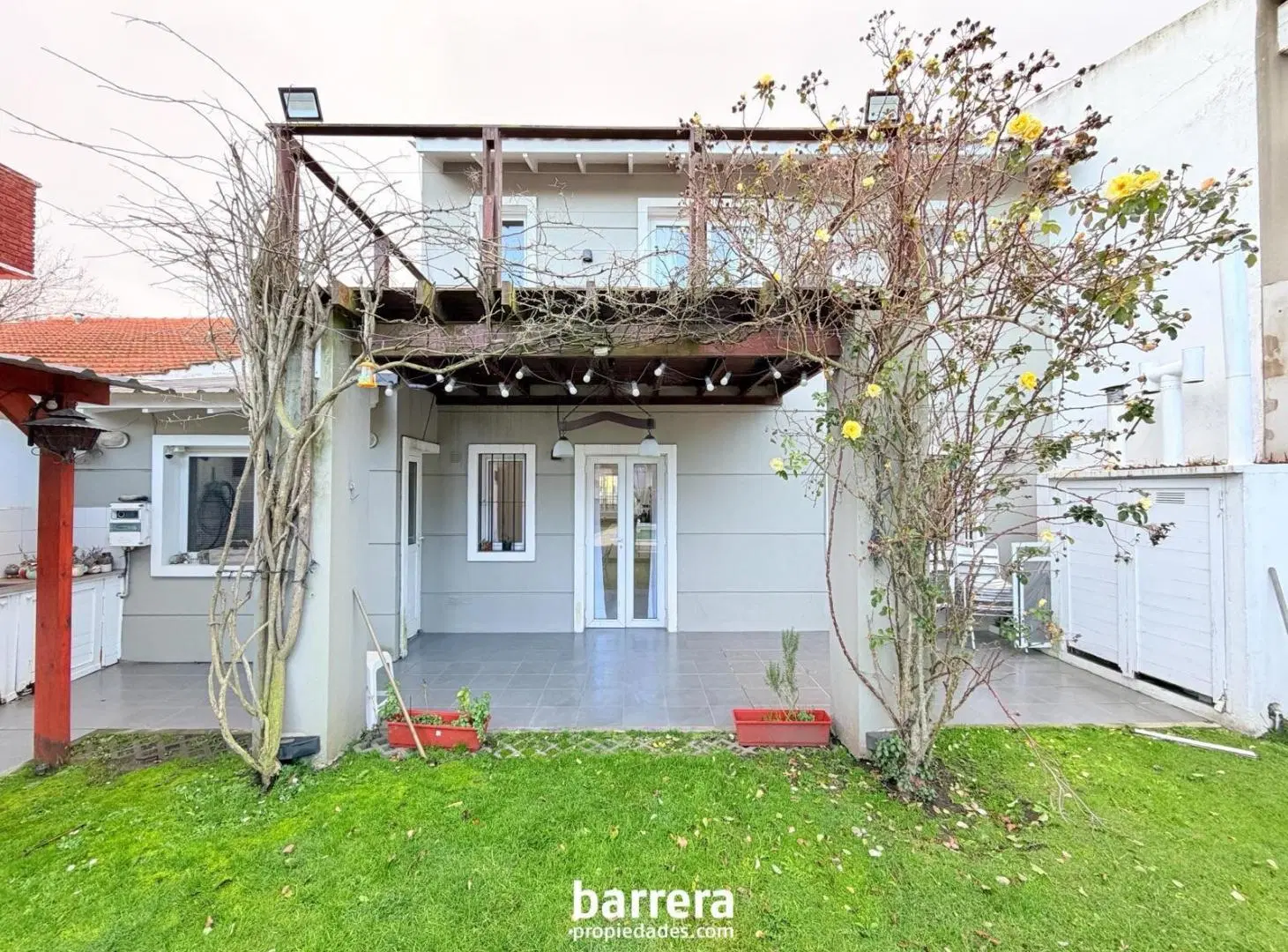 Casa de 4 ambientes con pileta 1