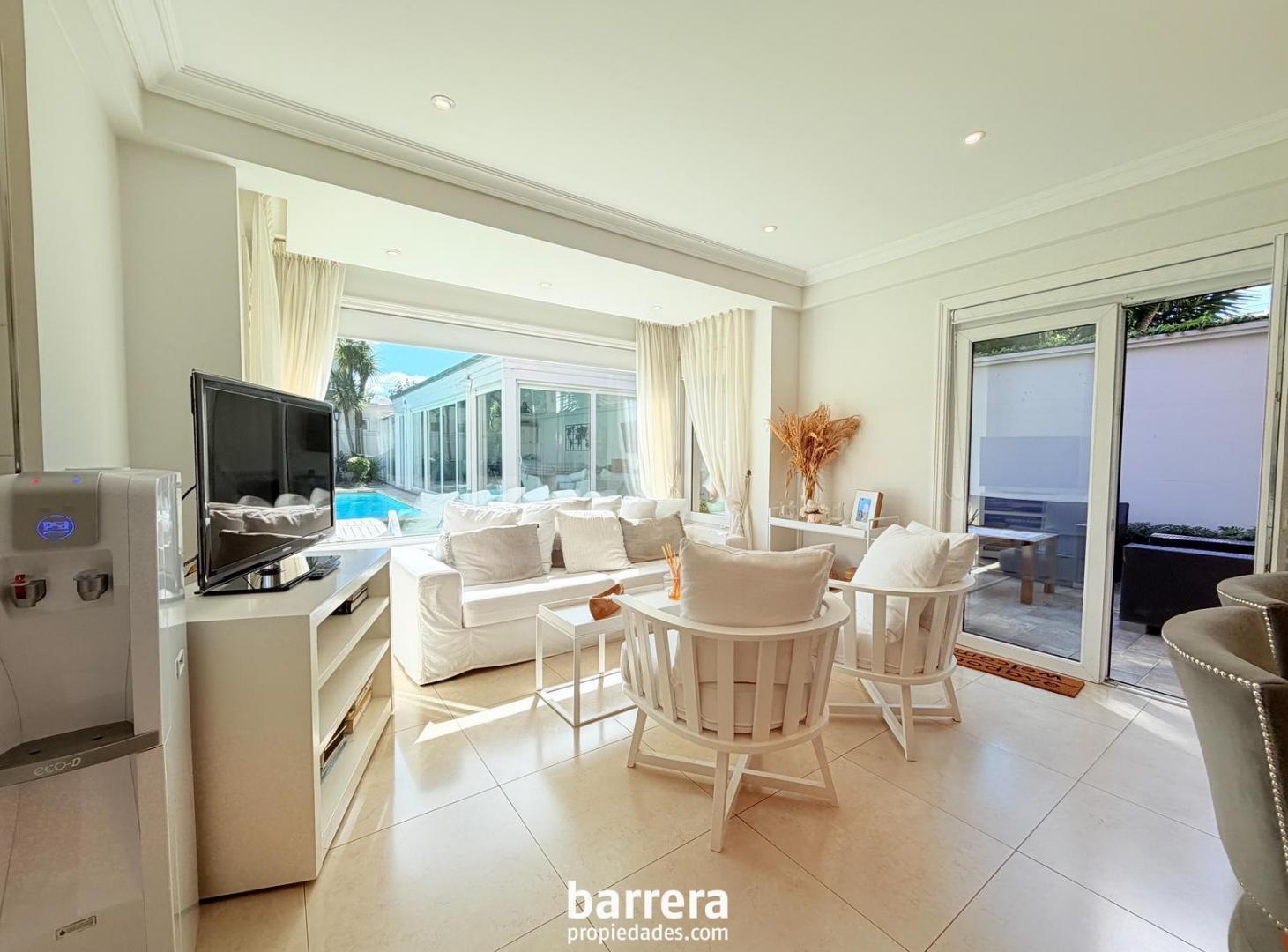 Foto de Exclusivo Chalet de Categoria 5 amb en Barrio Los Troncos sobre amplio, imagen 5